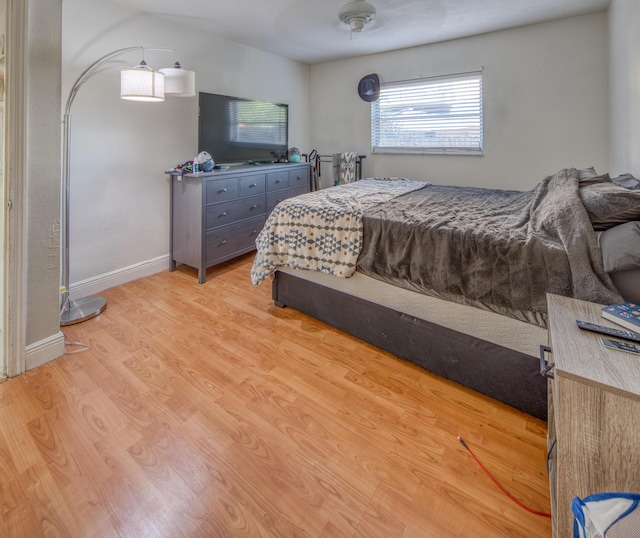 bedroom featuring light hardwood / wood-style floors and ceiling fan