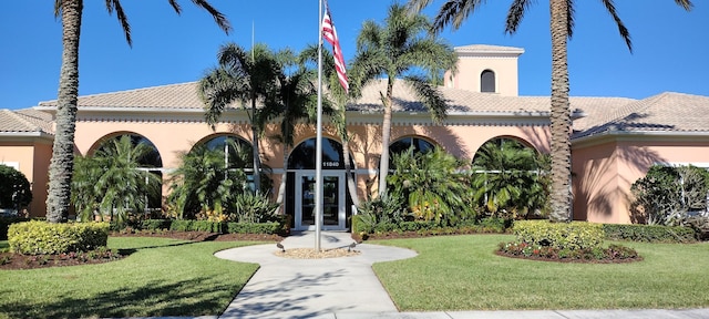 view of front of home with a front yard