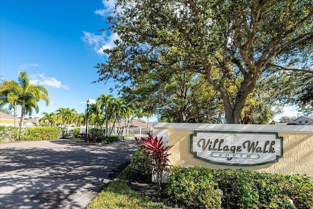 view of community / neighborhood sign