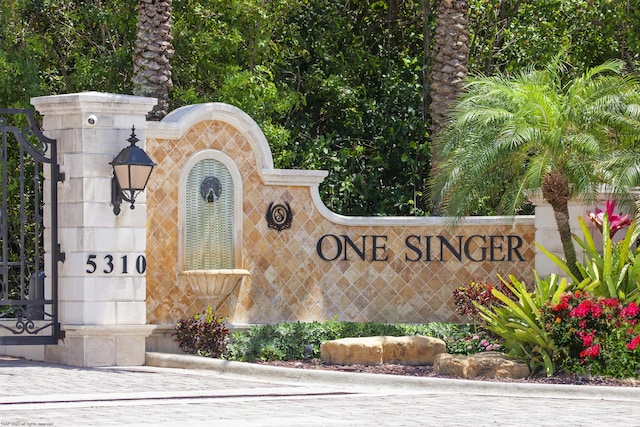 view of community / neighborhood sign