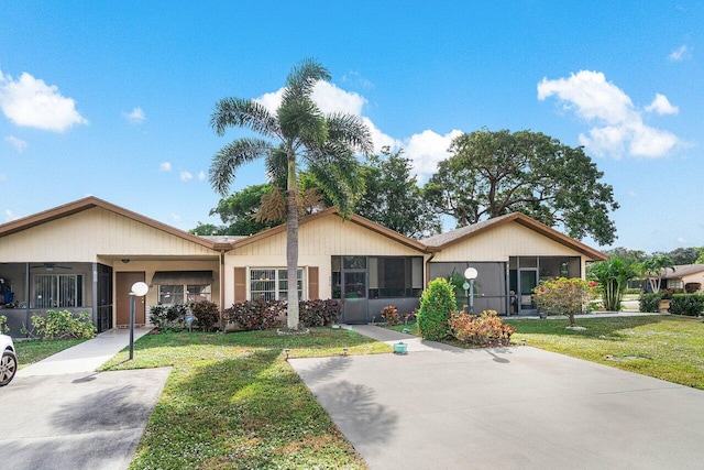 single story home with a front yard