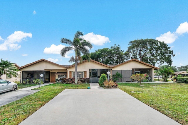 ranch-style house featuring a front lawn