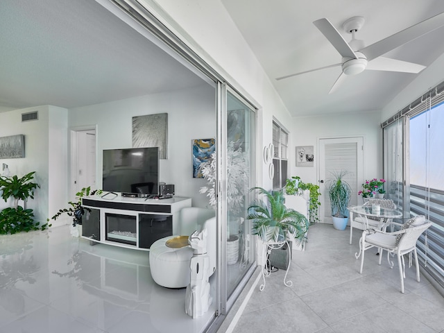 sunroom / solarium with ceiling fan