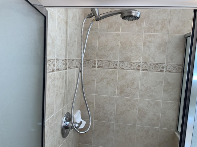 details with a tile shower