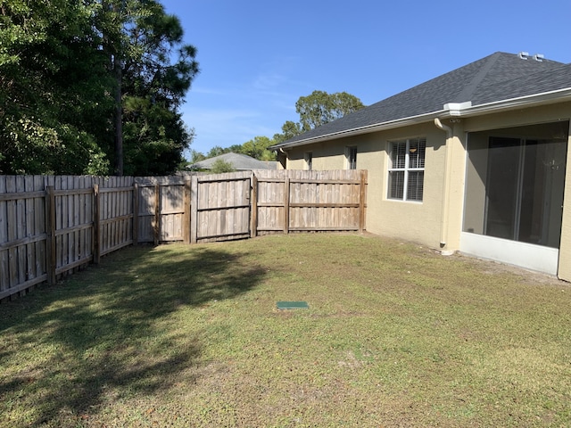 view of yard featuring a fenced backyard