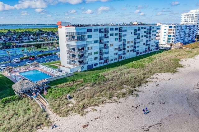 bird's eye view with a water view