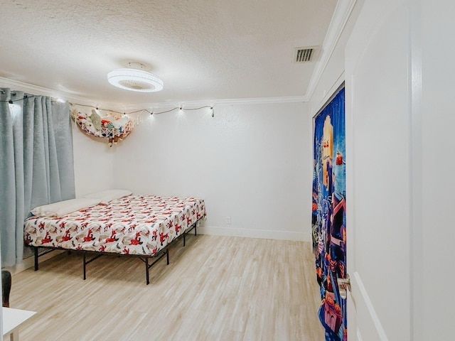 402 Shadow Wood Ln, Coral Springs, FL 33071 - bedroom with crown molding, hardwood / wood-style floors, and a textured ceiling
