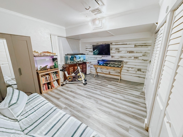 402 Shadow Wood Ln, Coral Springs, FL 33071 - interior space with crown molding, a closet, and light hardwood / wood-style floors