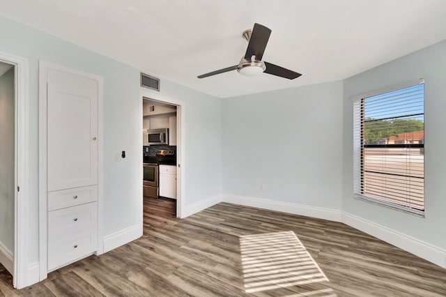 unfurnished room featuring ceiling fan and hardwood / wood-style flooring