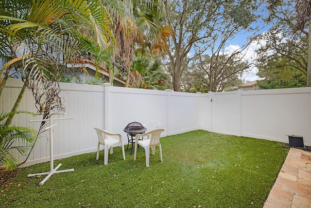 view of yard featuring a fire pit