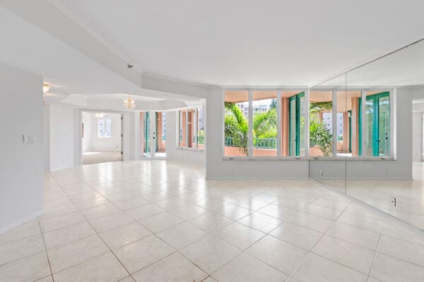 empty room featuring light tile patterned floors