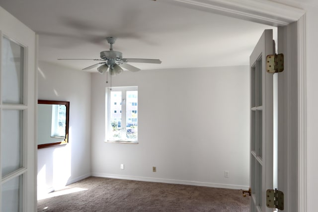 unfurnished room featuring ceiling fan and carpet