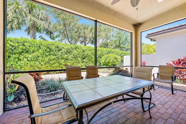 sunroom with ceiling fan