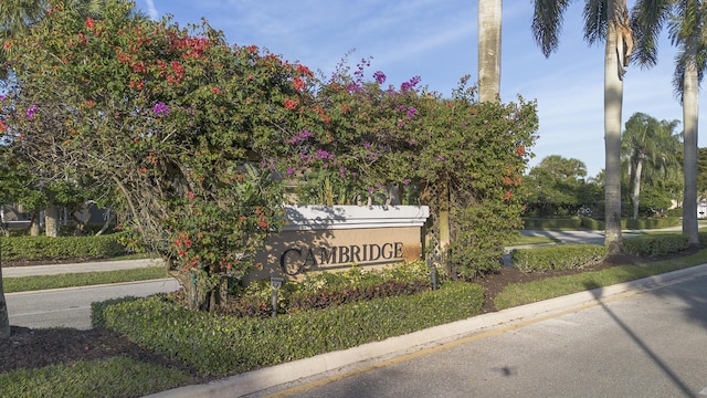 view of community / neighborhood sign