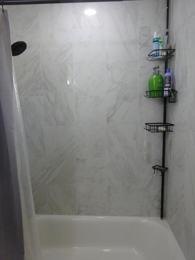 bathroom featuring shower / bath combo with shower curtain