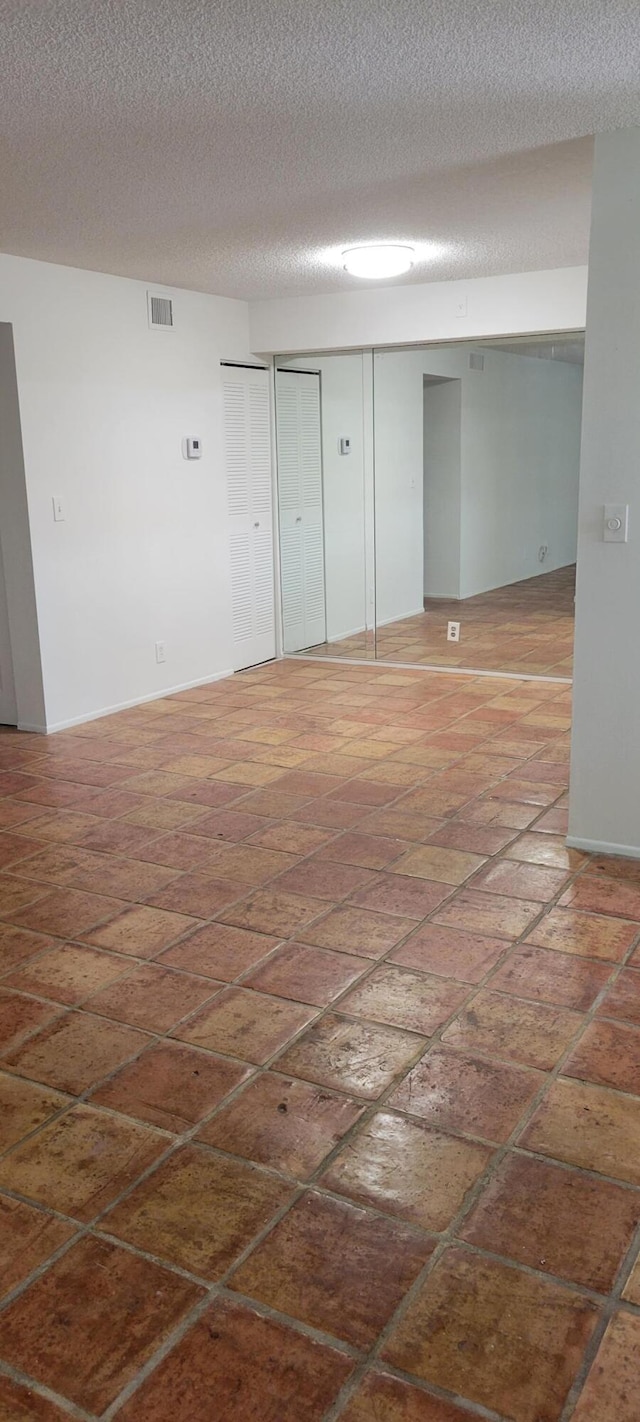 empty room featuring a textured ceiling