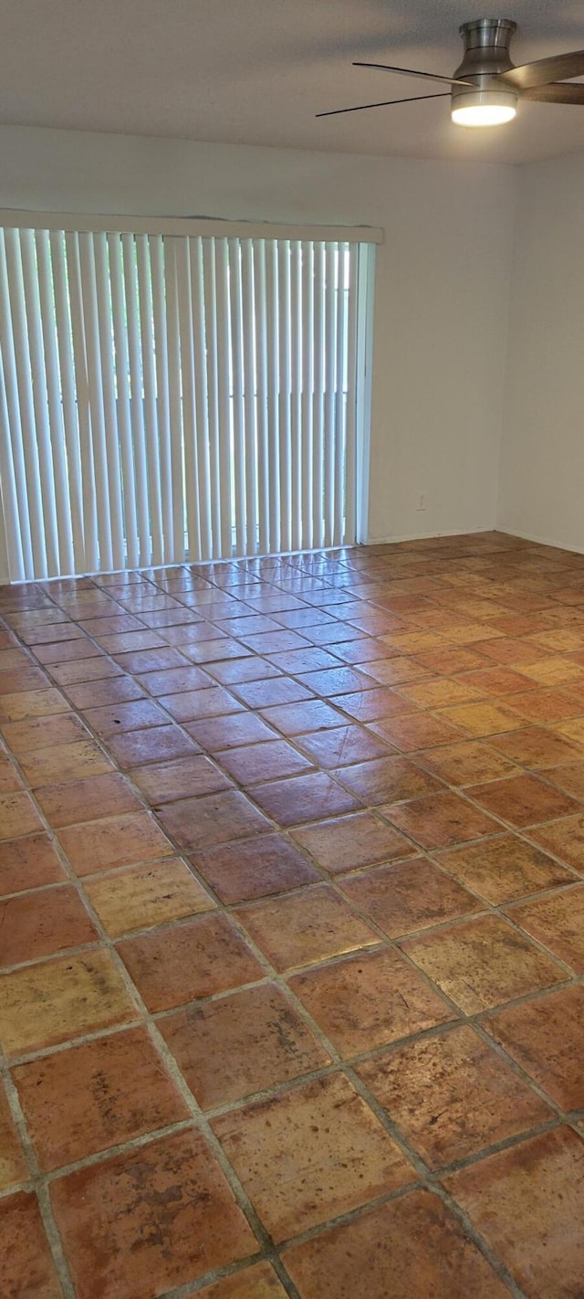 empty room featuring ceiling fan