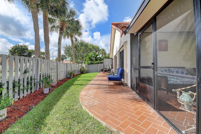 view of yard featuring a patio