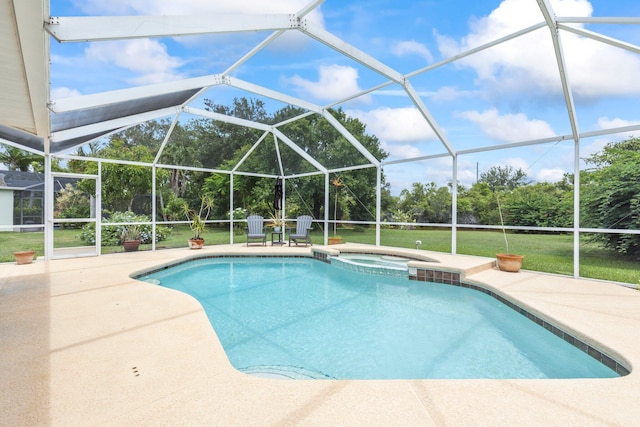 view of swimming pool featuring a lanai, a patio area, an in ground hot tub, and a lawn