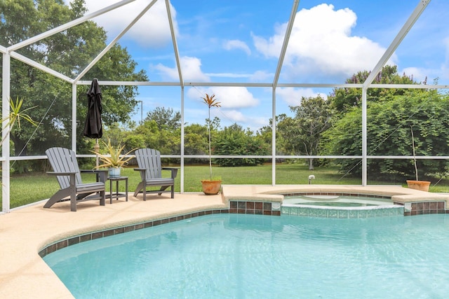 view of swimming pool with a lawn, a lanai, an in ground hot tub, and a patio