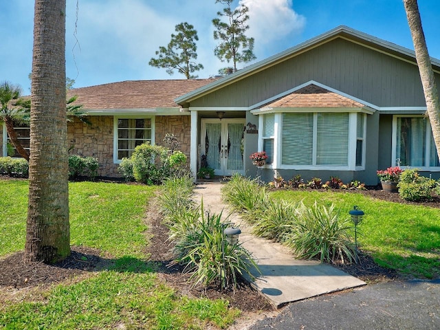 view of front of home featuring a front yard