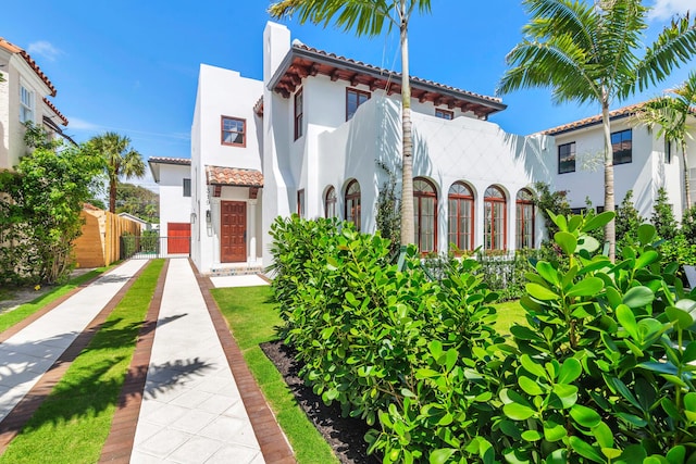 view of mediterranean / spanish-style home