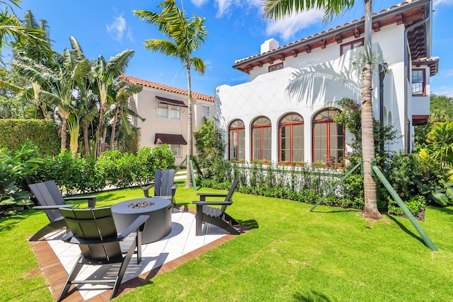 view of yard featuring a patio area