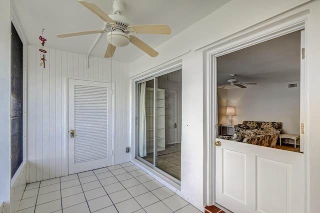 sunroom featuring ceiling fan