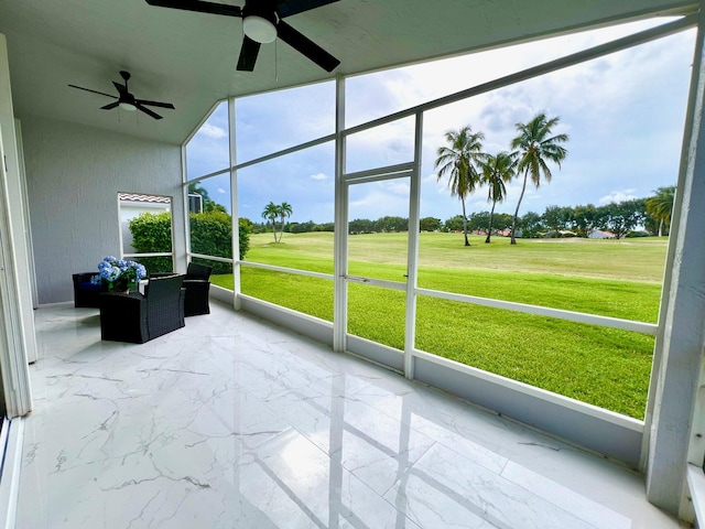 sunroom with ceiling fan