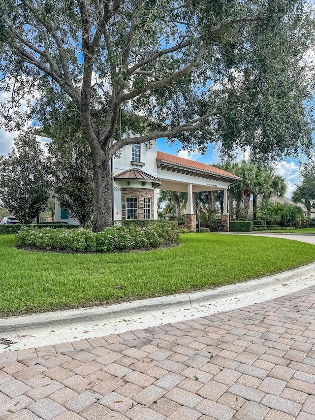 view of front of property with a front lawn