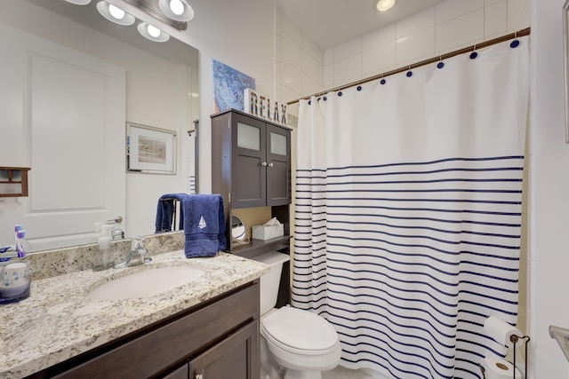 bathroom with a shower with curtain, vanity, and toilet