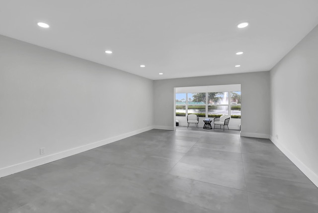 empty room featuring concrete flooring