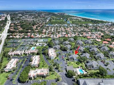 bird's eye view featuring a water view