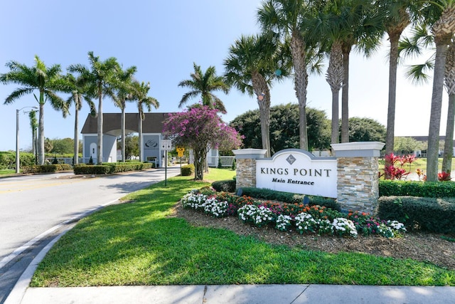 view of community / neighborhood sign