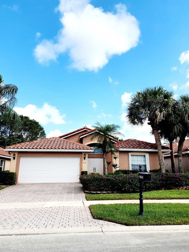 view of front of house featuring a garage