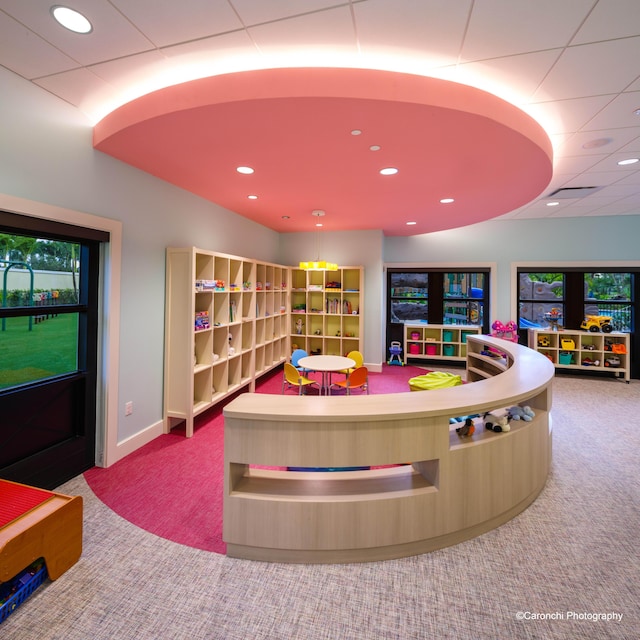 recreation room with carpet flooring