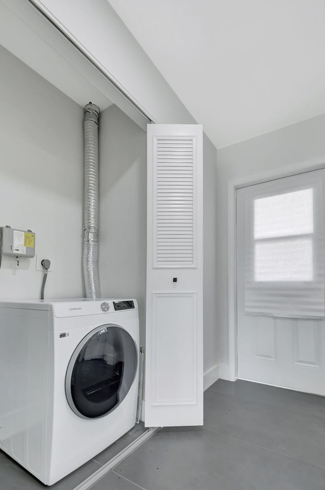 laundry area featuring washer / clothes dryer