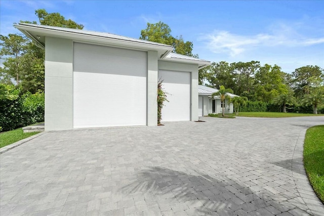 garage featuring decorative driveway