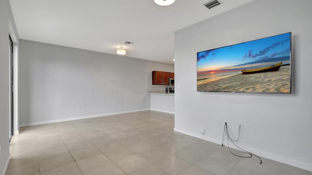 spare room featuring light tile patterned floors