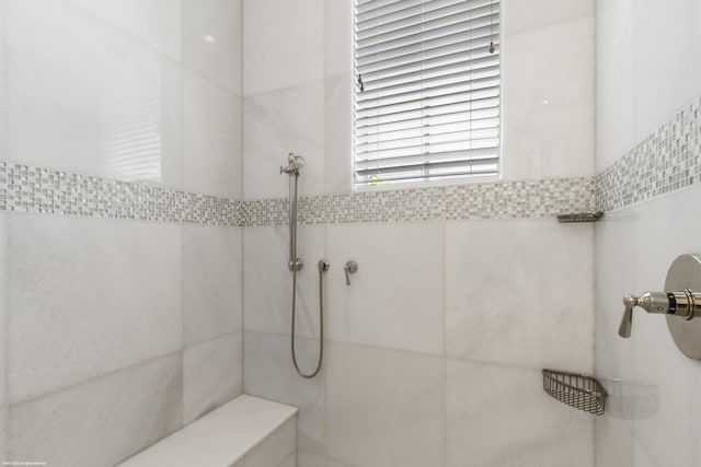 bathroom featuring tiled shower