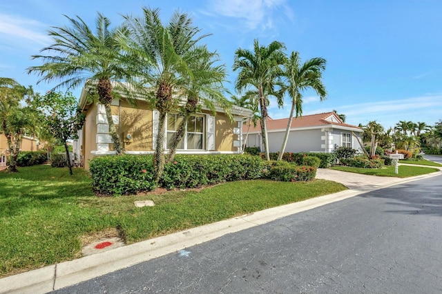 view of front of house featuring a front yard