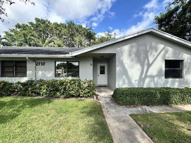 view of front of home with a front yard