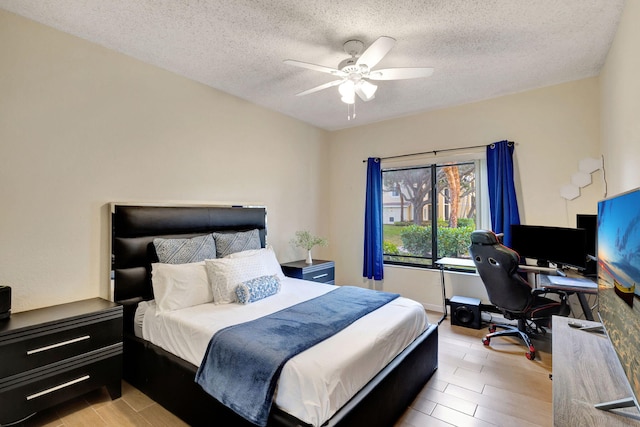 bedroom featuring ceiling fan and a textured ceiling