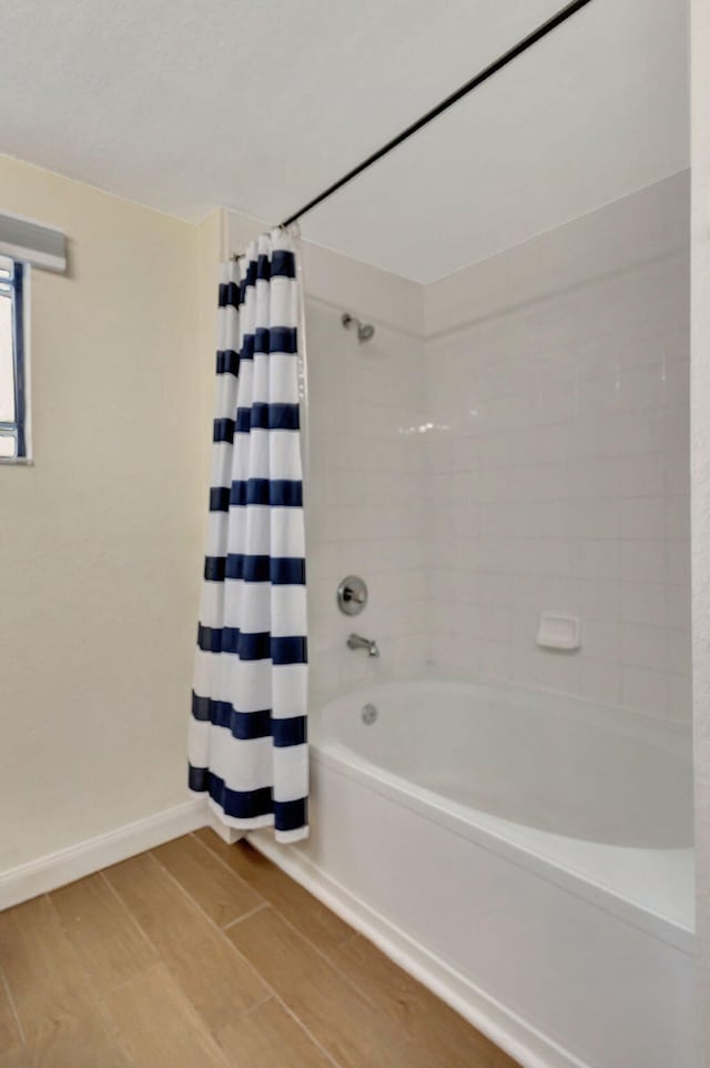 bathroom featuring shower / tub combo