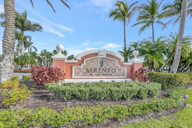 view of community / neighborhood sign