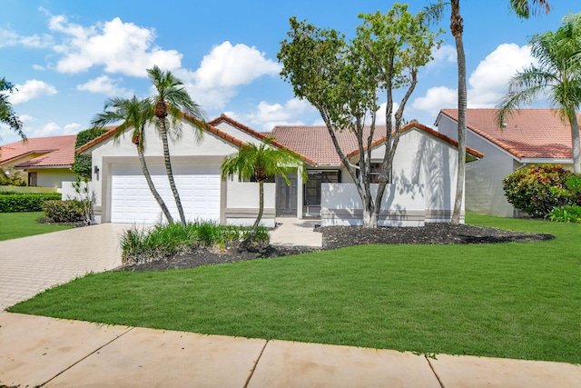 view of front of house featuring a front lawn and a garage