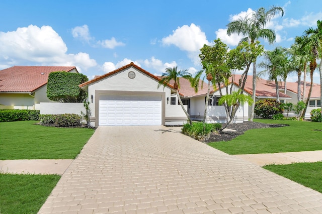 view of front of property featuring a front yard and a garage