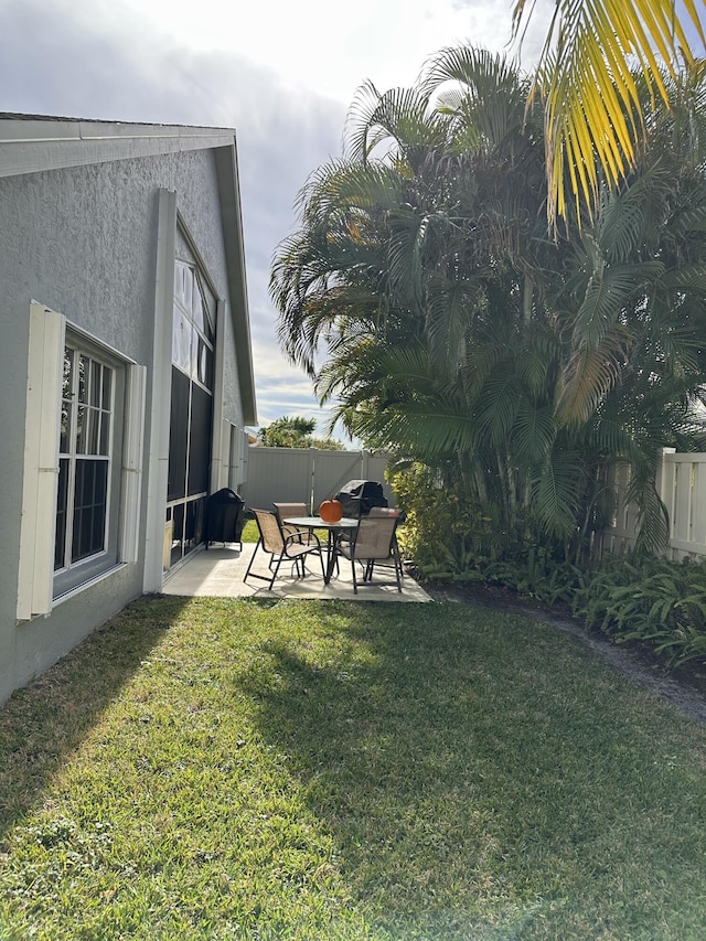 view of yard with a patio