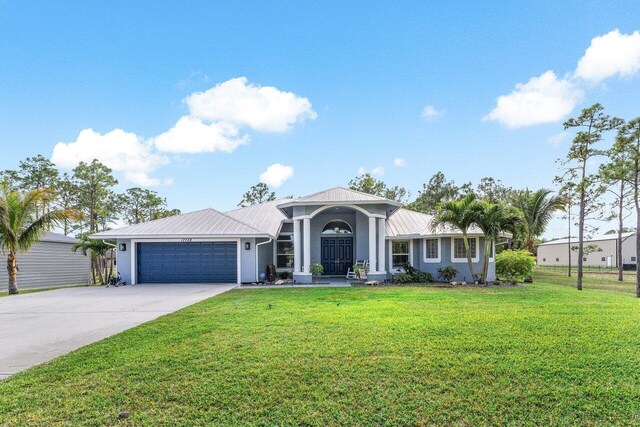 view of front facade featuring a garage and a front lawn