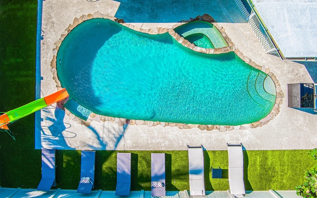 view of swimming pool